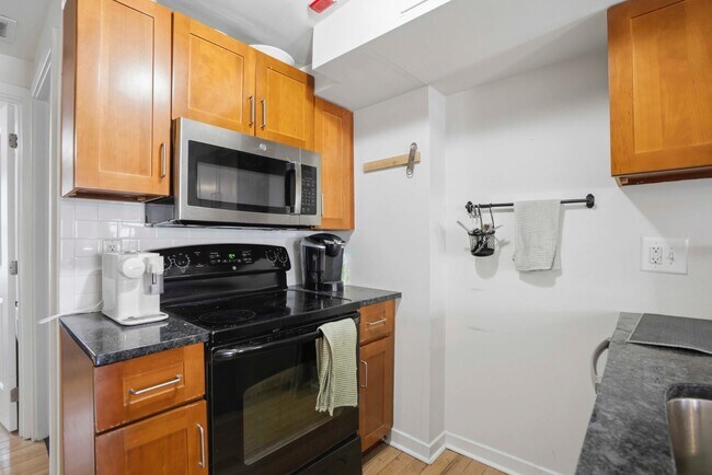 Building Photo - 520 S 4th St