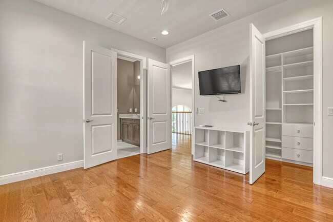Building Photo - 6464 Bellamalfi St