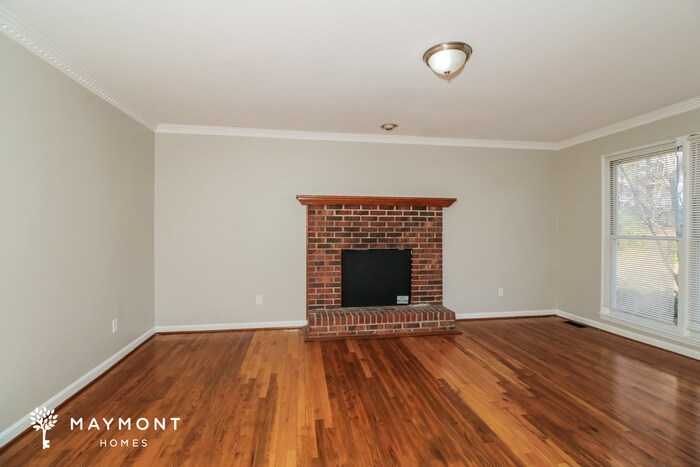 Building Photo - 121 Silvermill Rd