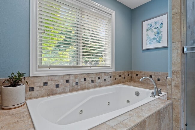 Building Photo - Desirable Oregon City / Luxury Home, High End Amenities, Central Air, Central Vac, Tank-less Hot ...