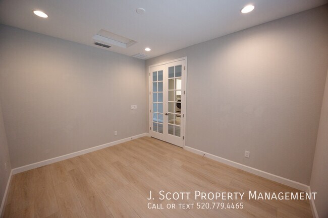 Building Photo - 5839 N 88th Ln