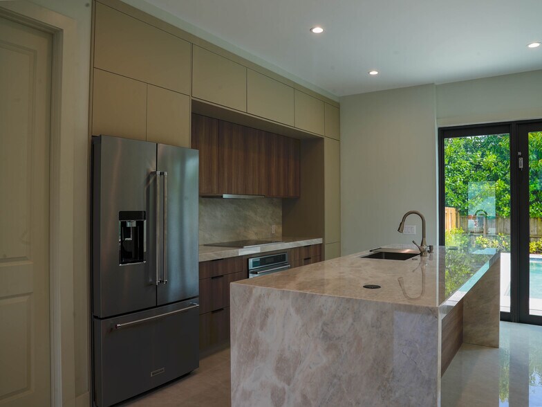 Building Photo - 6500 SW 84th St