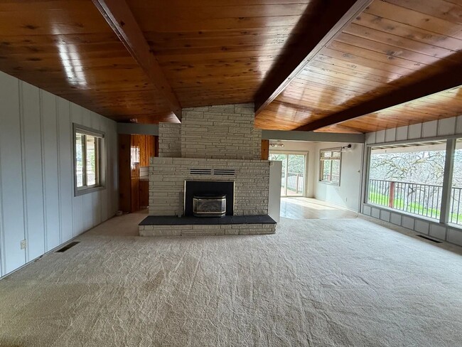 Building Photo - 174 Sunset Ln