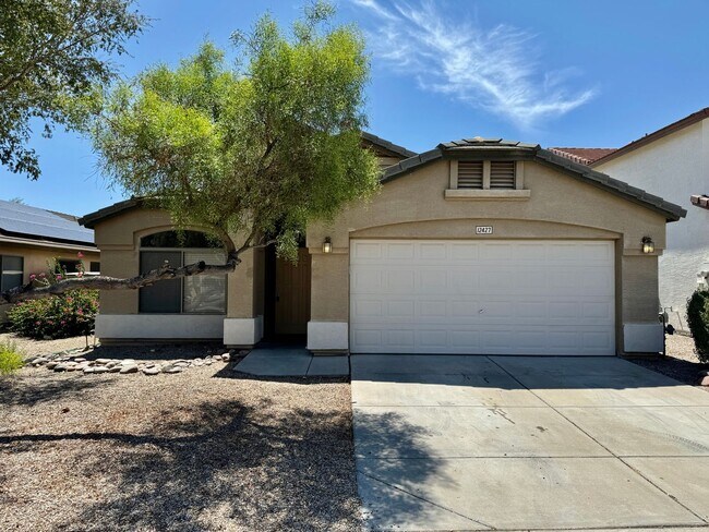 Building Photo - Fantastic 4 Bedroom/2 Bath Single Level Ho...