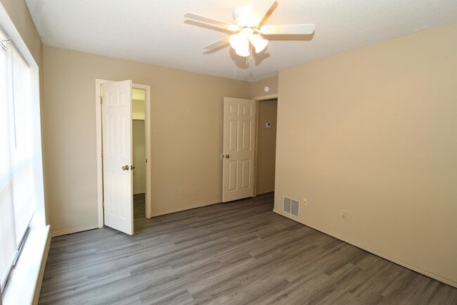 Building Photo - 5822 Gordon Ln