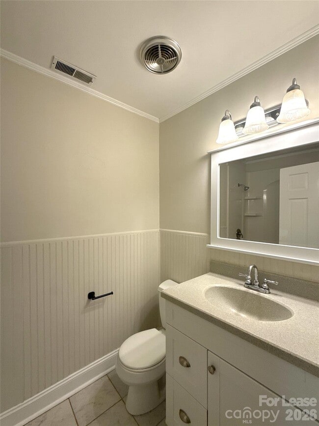 Building Photo - 5710 Charing Pl