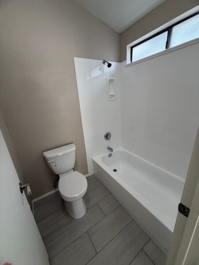 Building Photo - Newly Remodeled Glendale Home