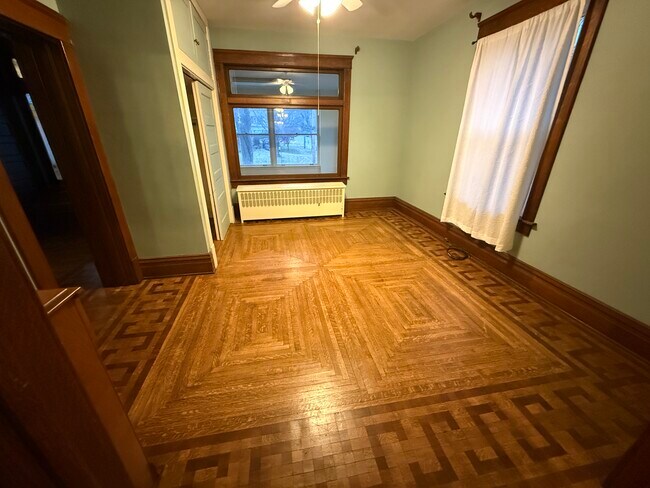 Bedroom/office - 160 E Pine St