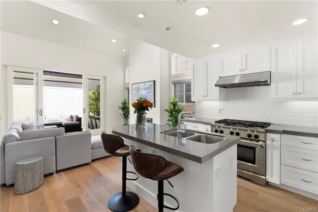 Building Photo - 606 1/2 Marigold Avenue, Newport Beach, CA 92625 - 2 BR 3 BA condo