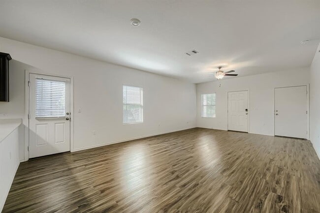 Building Photo - 7001 Tonka Ln