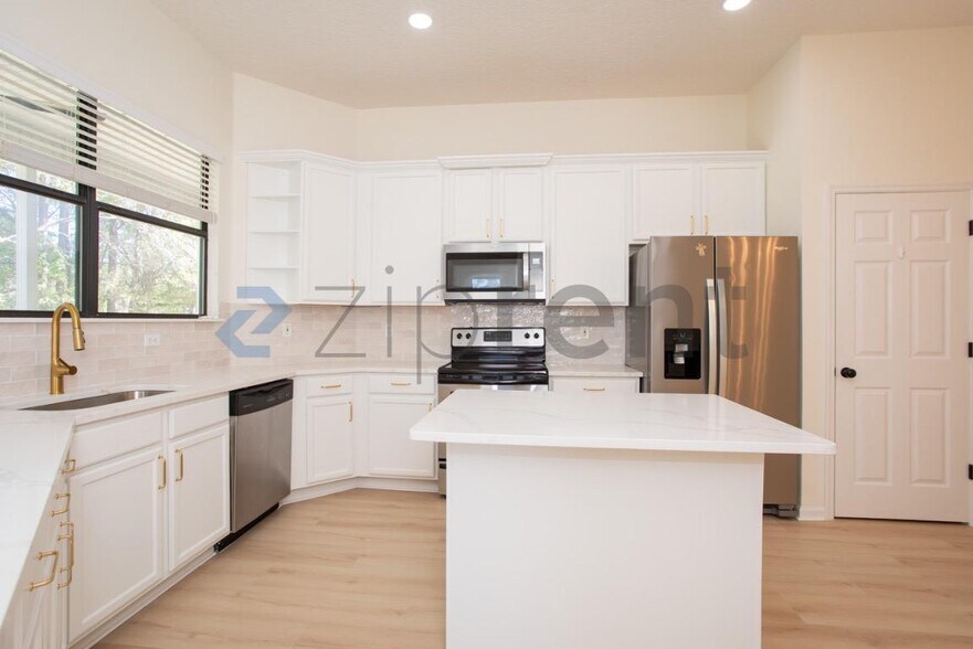 Building Photo - 10721 Long Cove Ct