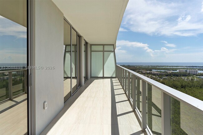 Building Photo - 2411 Laguna Cir