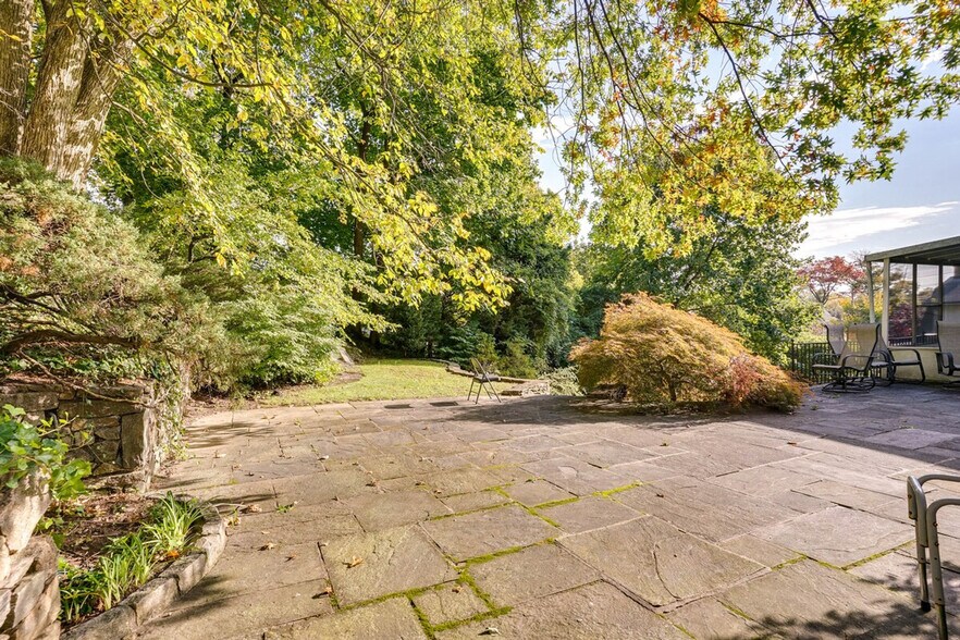 Building Photo - 518 Cortlandt Ave