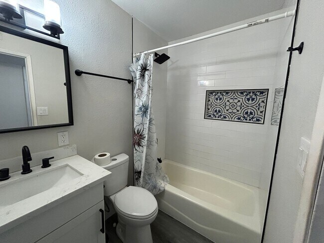 Building Photo - Single story home recently remodeled and centrally located.