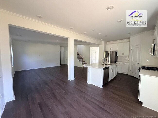 Building Photo - 156 Hanover Dr