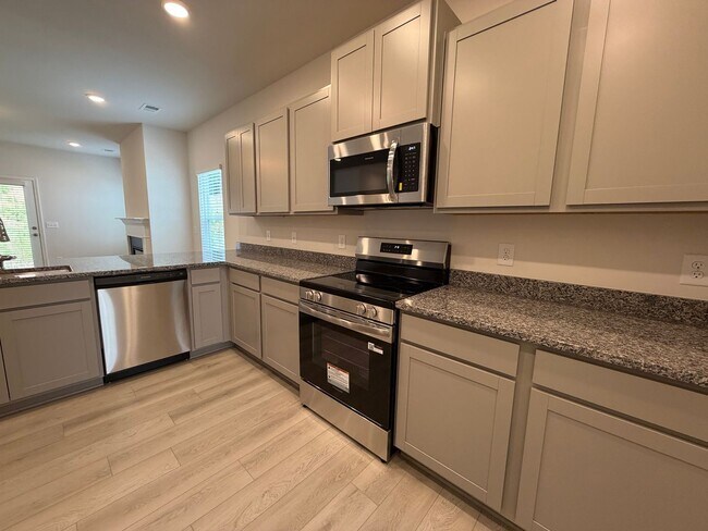 Building Photo - Brand New 4/3.5 House in West Rome- $2,195