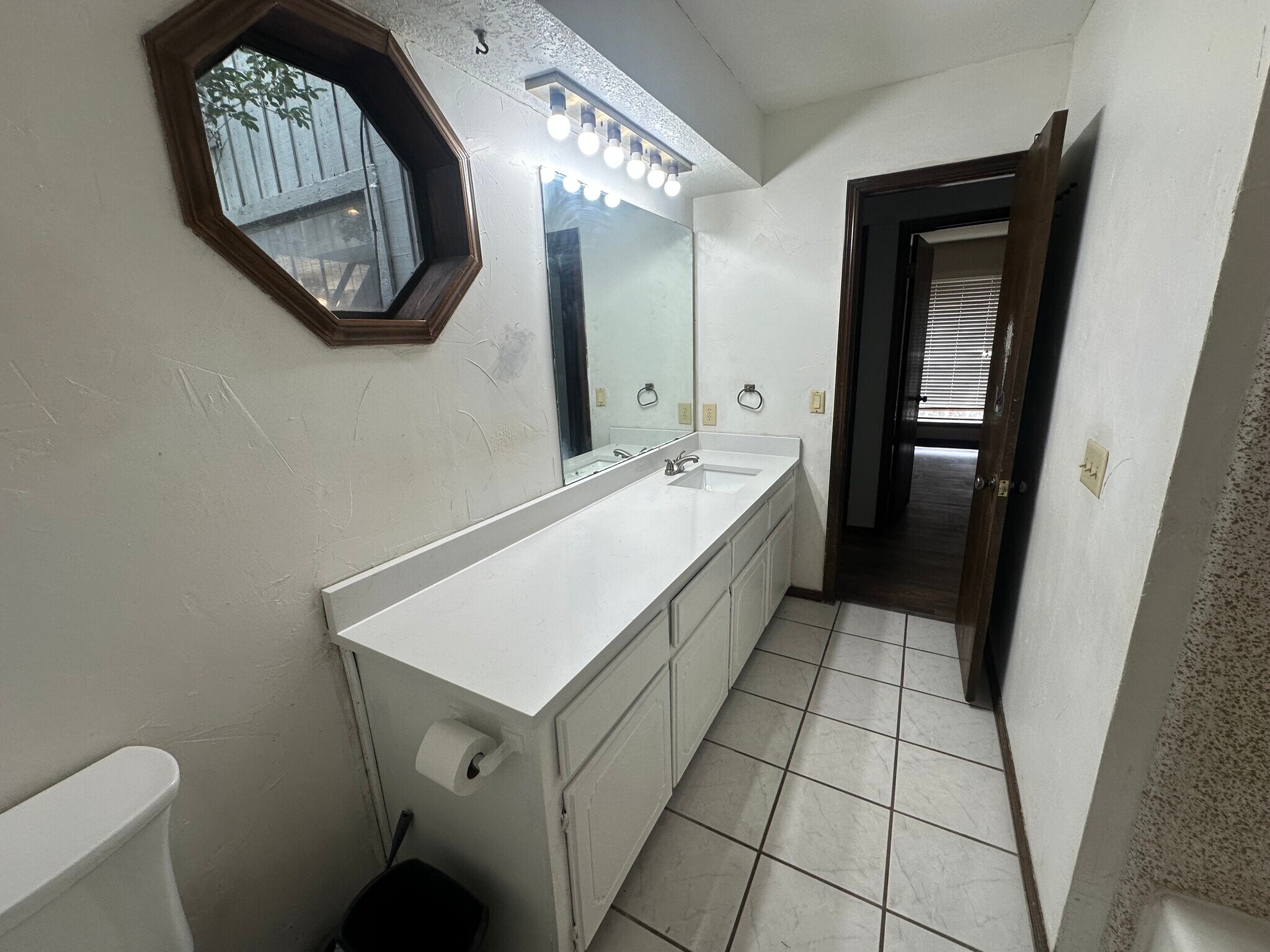 Guest bathroom - 6107 Gaelic Glen Dr