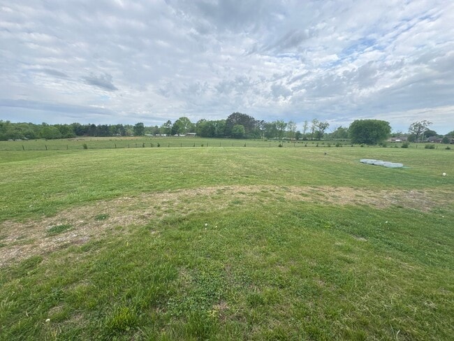 Building Photo - Spacious 3 Bed / 2 Bath Duplex in Lebanon – Comfortable Living with Convenient Location