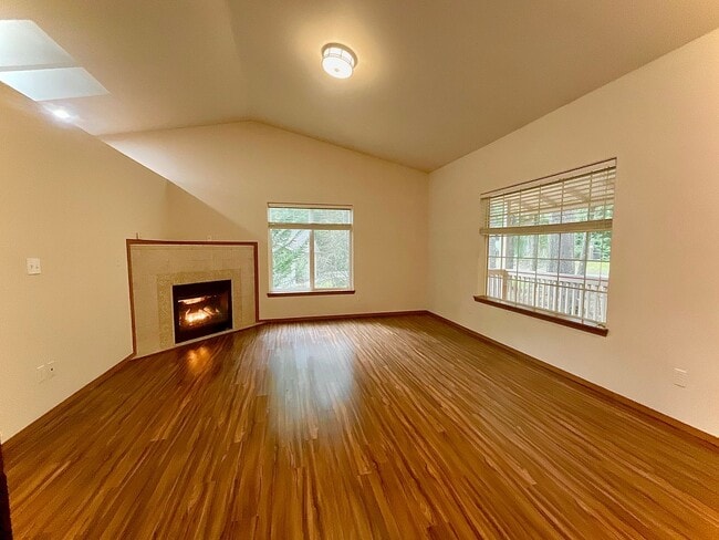 Building Photo - Beautiful 3 Bedroom, 2.5 Bath Home in Gated Clearwood Community!