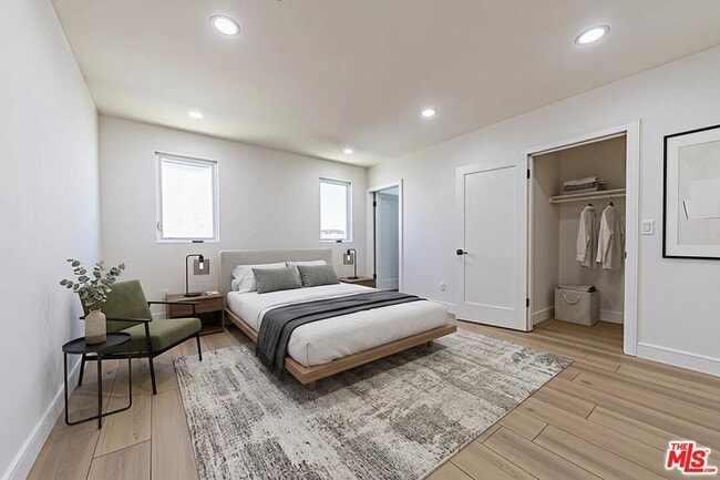 Building Photo - 5434 Romaine St