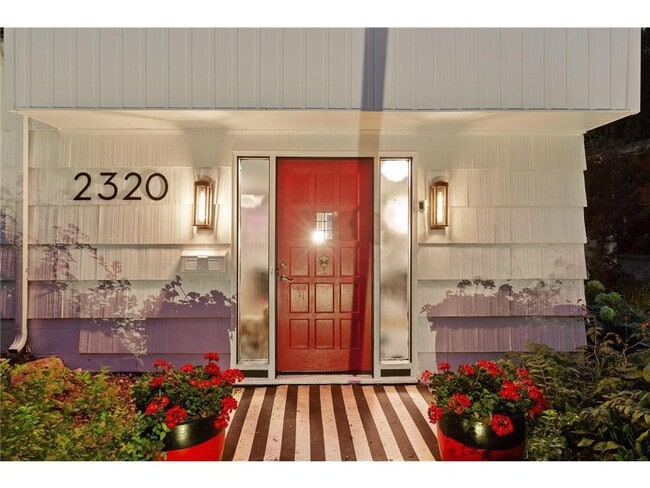 Building Photo - 2320 Parklands Rd