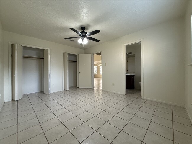 Building Photo - 9811 Mill Shadow Dr