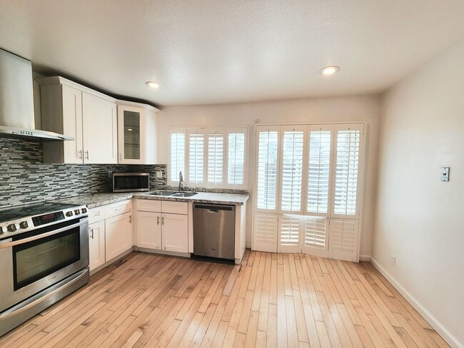 Building Photo - Updated 4 bedroom home