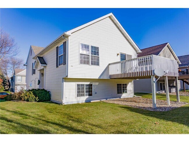 Building Photo - 916 Parkside Blvd