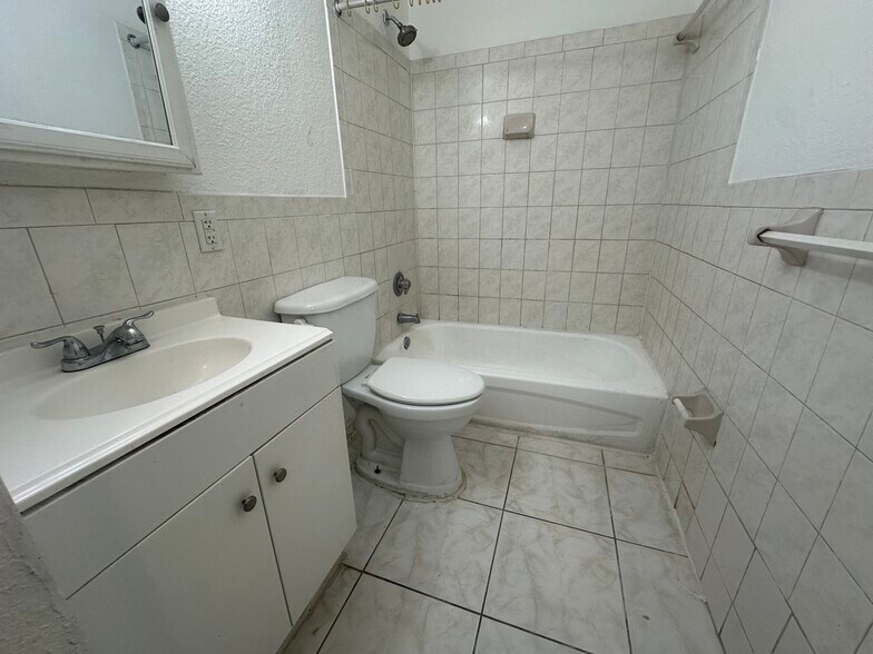 Building Photo - 163 NE 76th St