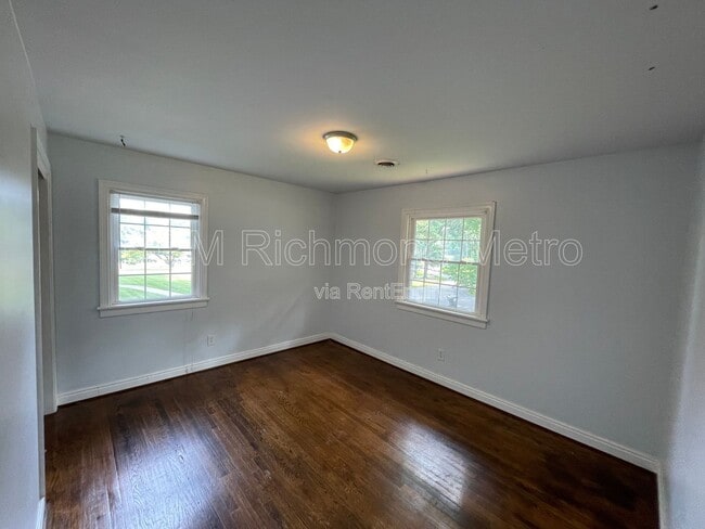 Building Photo - 3600 Ghent Dr