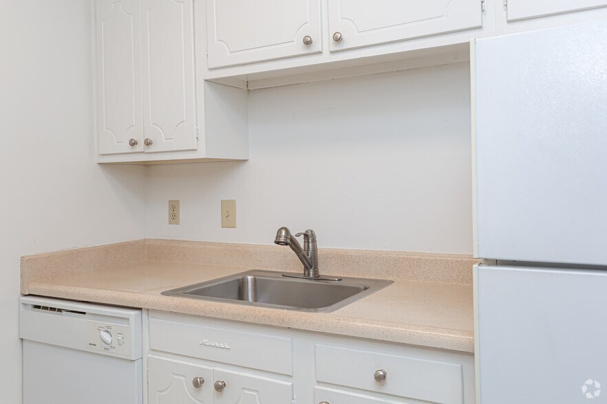 The Warwick Utilities Included 8001 Jefferson Hwy Baton Rouge LA