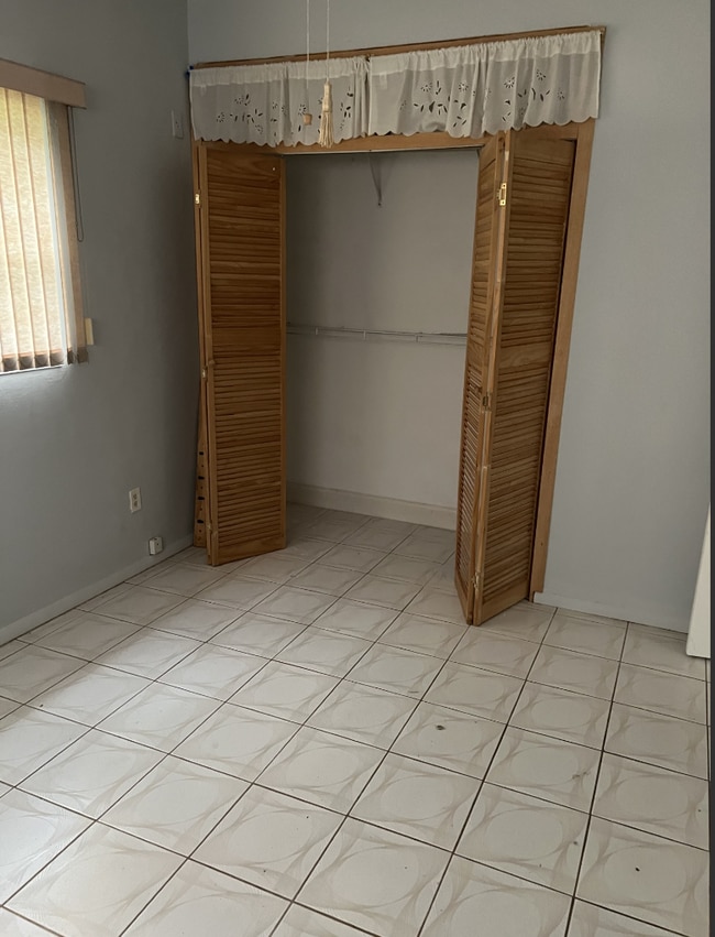 Building Photo - 232 Mercado Ave