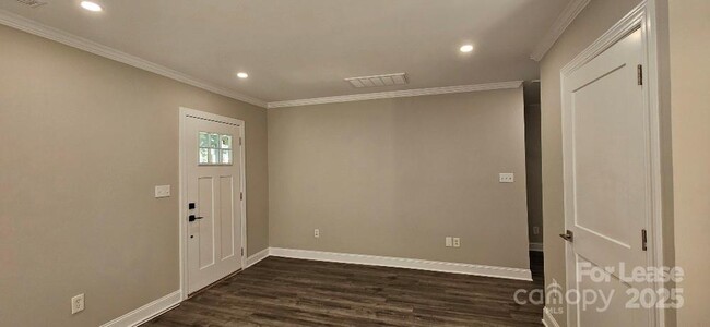 Building Photo - 428 Sylvania Ave