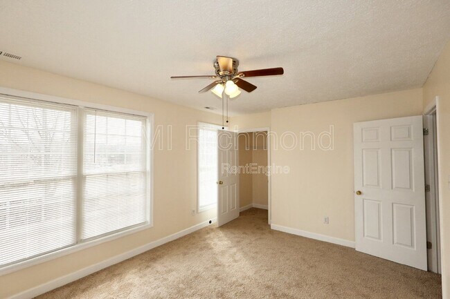 Building Photo - 2716 Goyne Loop