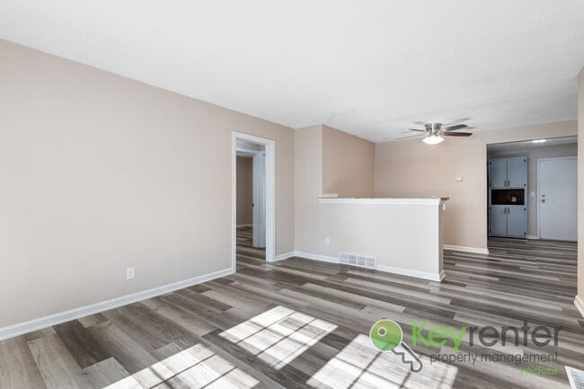 Building Photo - Freshly remodeled 2 bedroom + 2 bonus room...