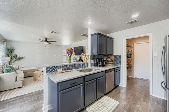 Building Photo - 1505 Tea Leaf Dr