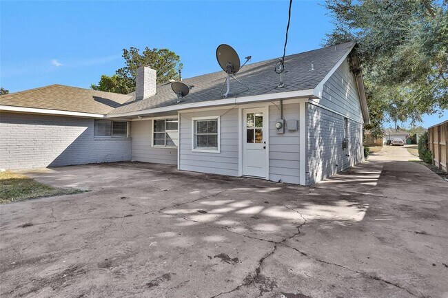Building Photo - 9518 Kindletree Dr