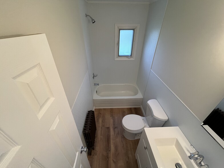 Building Photo - 53 Montauk St