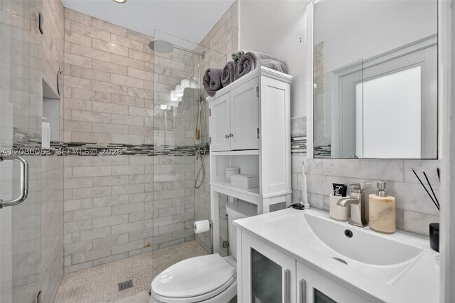 Building Photo - 14220 SW 86th Ave