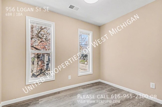 Building Photo - 956 Logan St SE