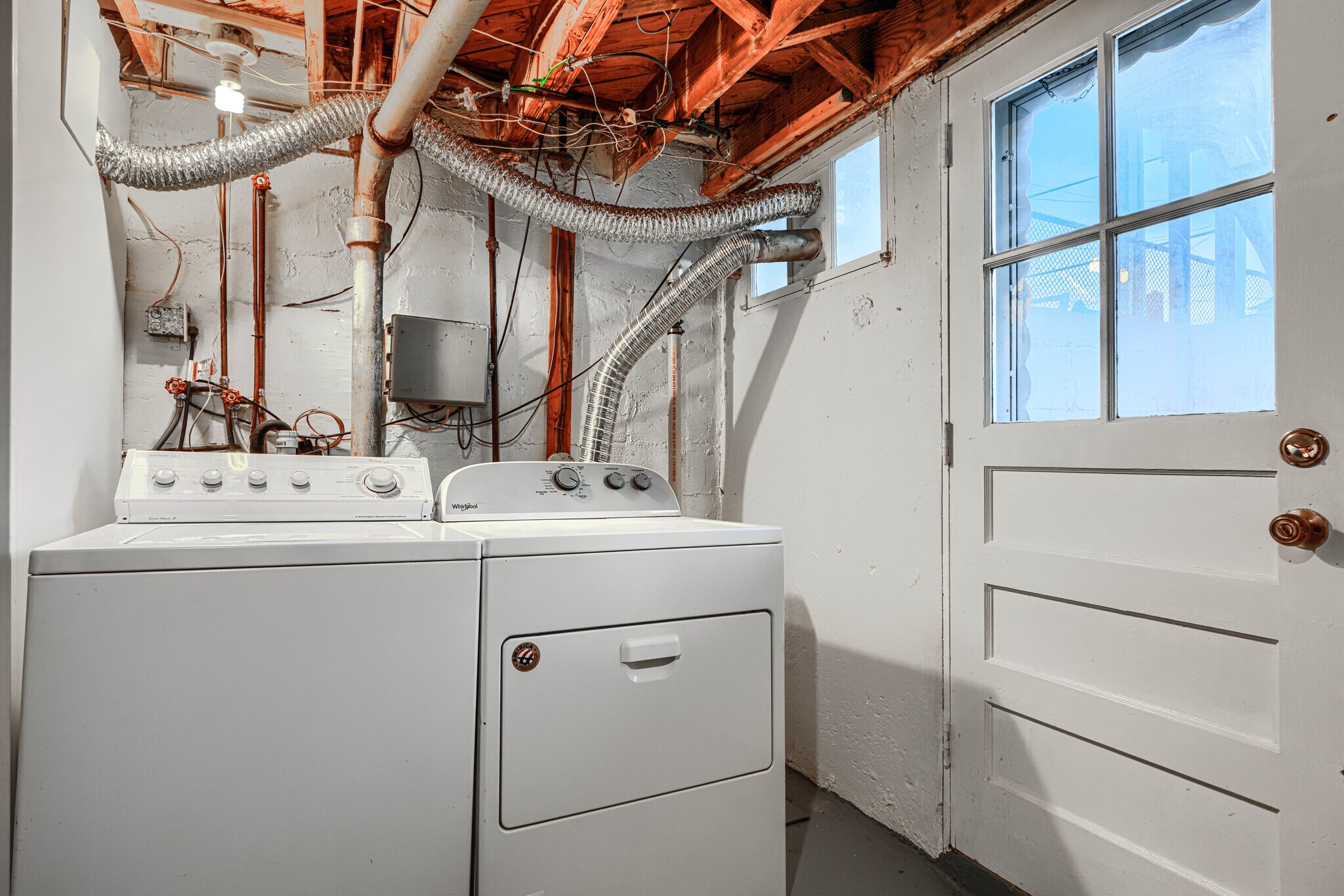 Building Photo - 2123 Graythorn Rd