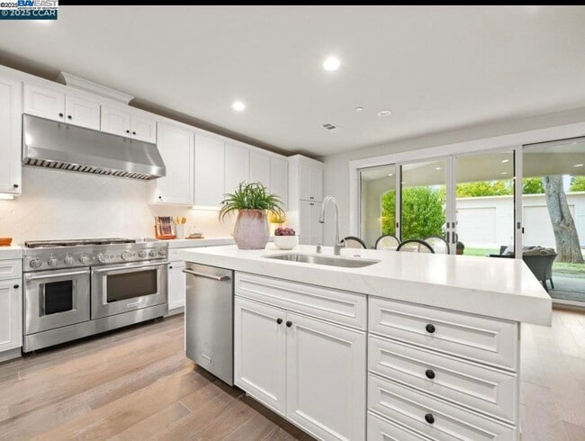 Building Photo - 1588 Alamo Way