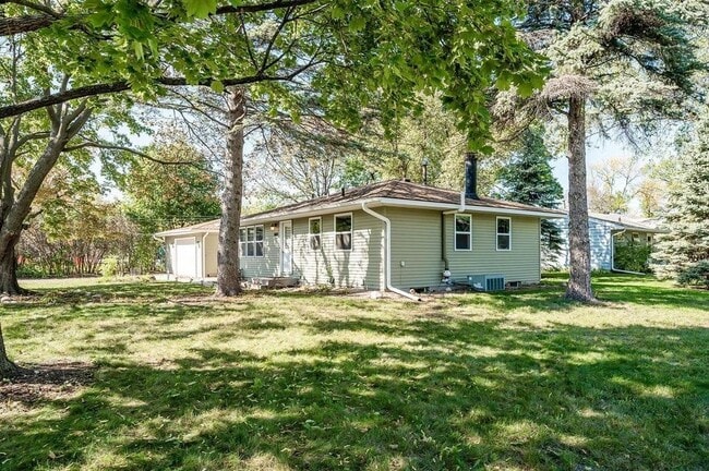 Building Photo - 6601 Jersey Ave N