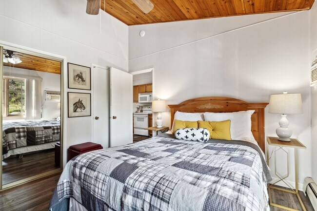 Building Photo - 1 bedroom, 1 bath condo on Whitefish Lake