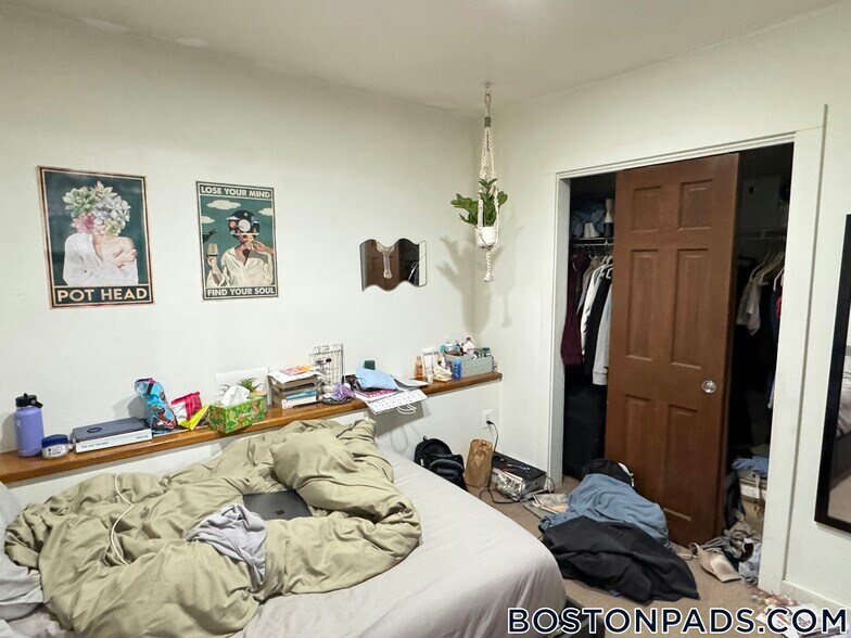 Building Photo - 28 Symphony Rd