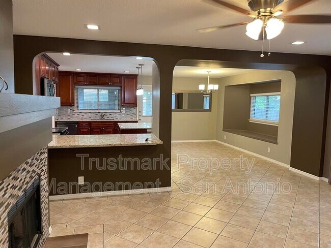 Building Photo - 8335 Bent Meadow Dr