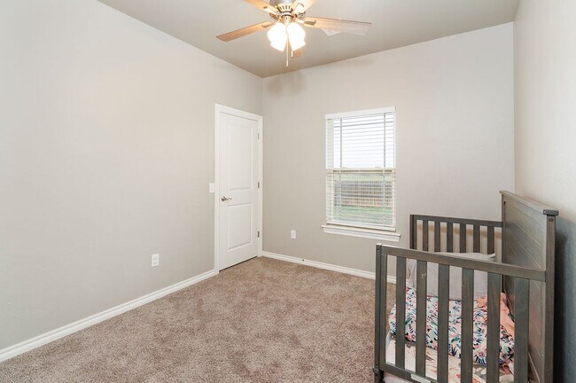 Building Photo - 13806 NE Lafayette Dr