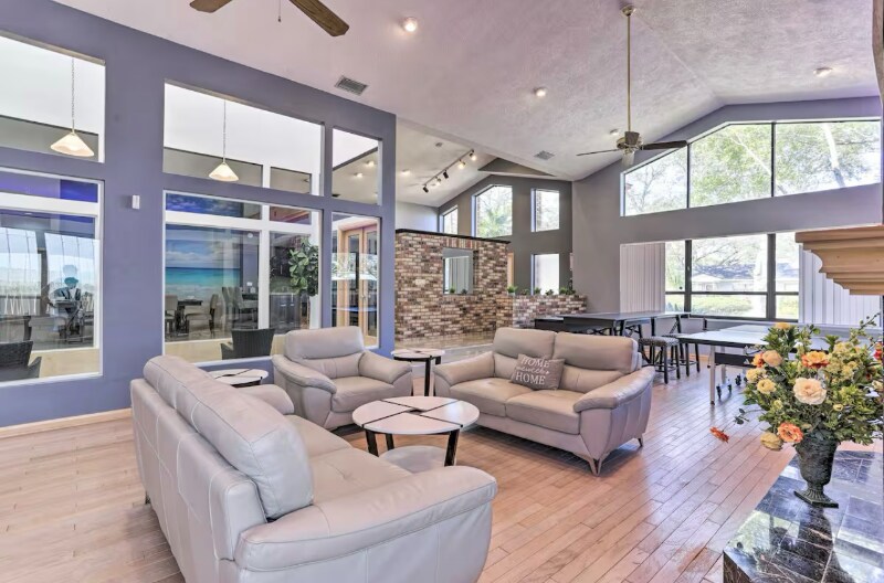 Building Photo - 10830 Oakdale Terrace