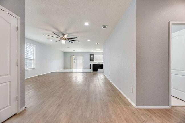 Building Photo - Charming 3-Bedroom, 2 Baths with 1,670 Sq Ft of Comfort in Providence Village