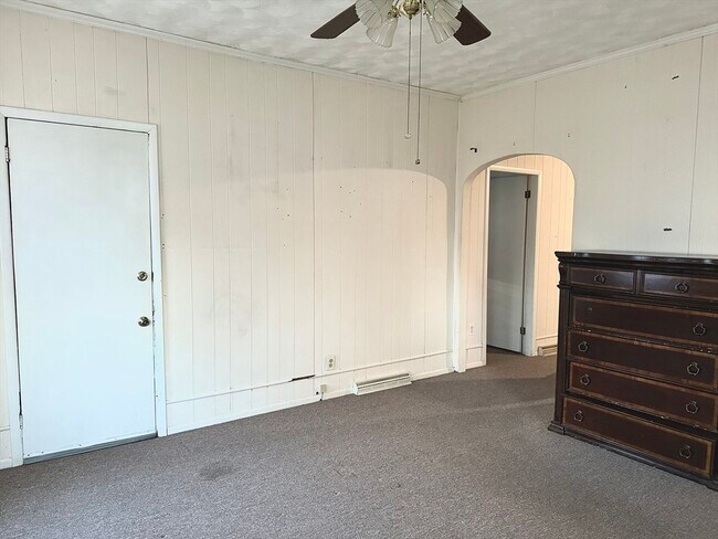 Building Photo - 87 Hathaway St